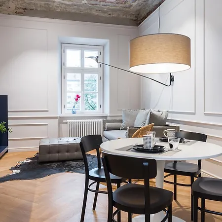 Apartma Rog *